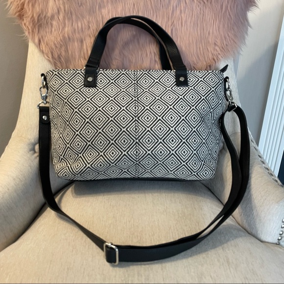 thirty-one Handbags - Thirty One - Jewel - Miles Of Style - Satchel/ Crossbody Handbag - Graphic Weave